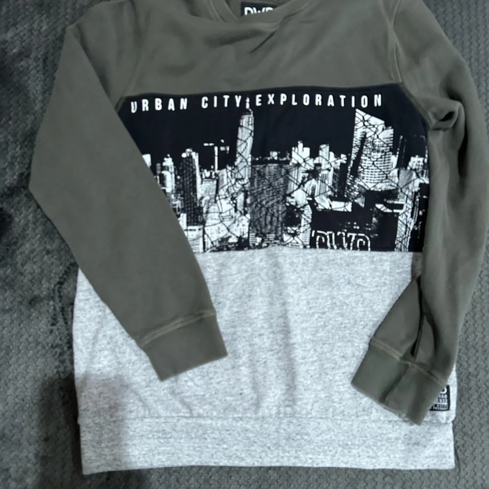 Sweatshirt - Picture 3 of 3
